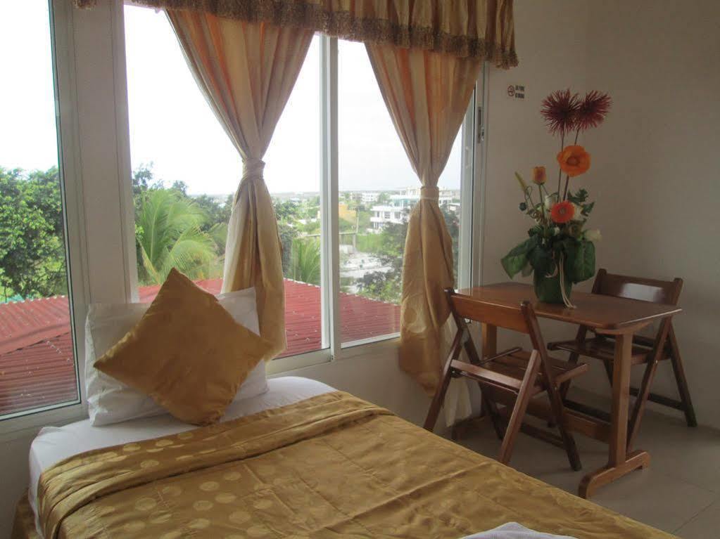 Hotel Dejavu Puerto Ayora  Esterno foto