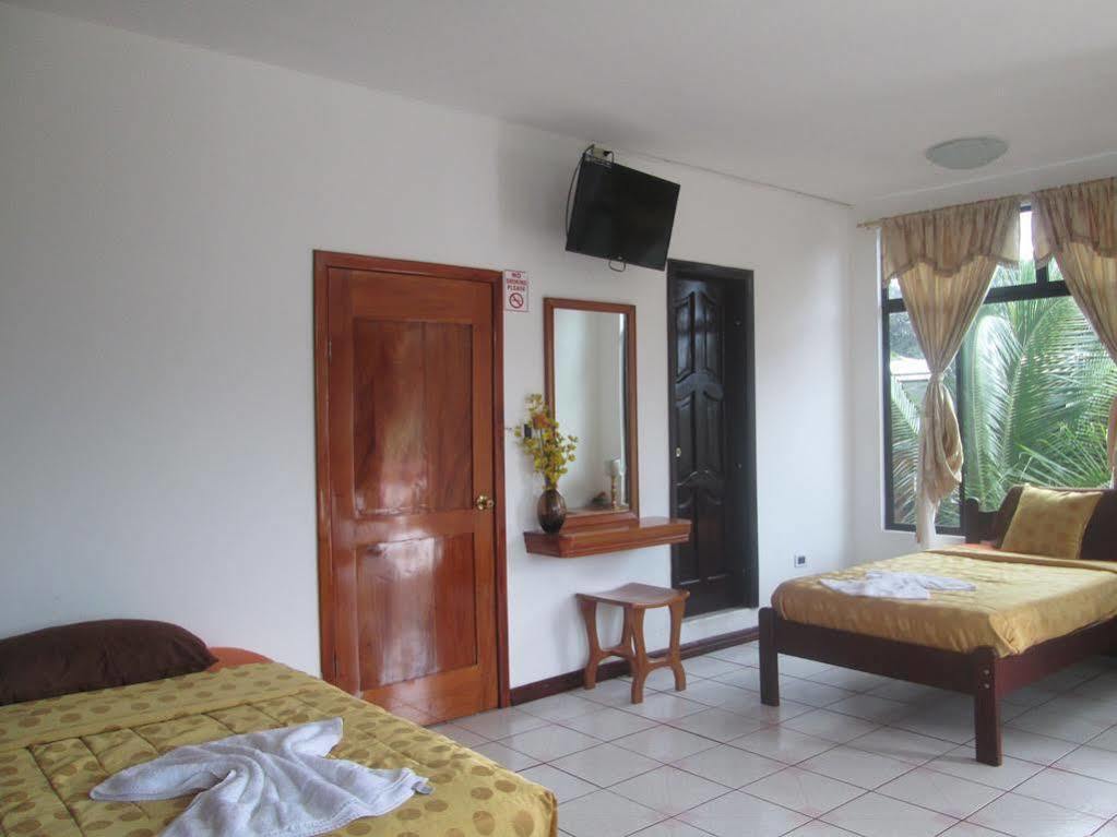 Hotel Dejavu Puerto Ayora  Esterno foto