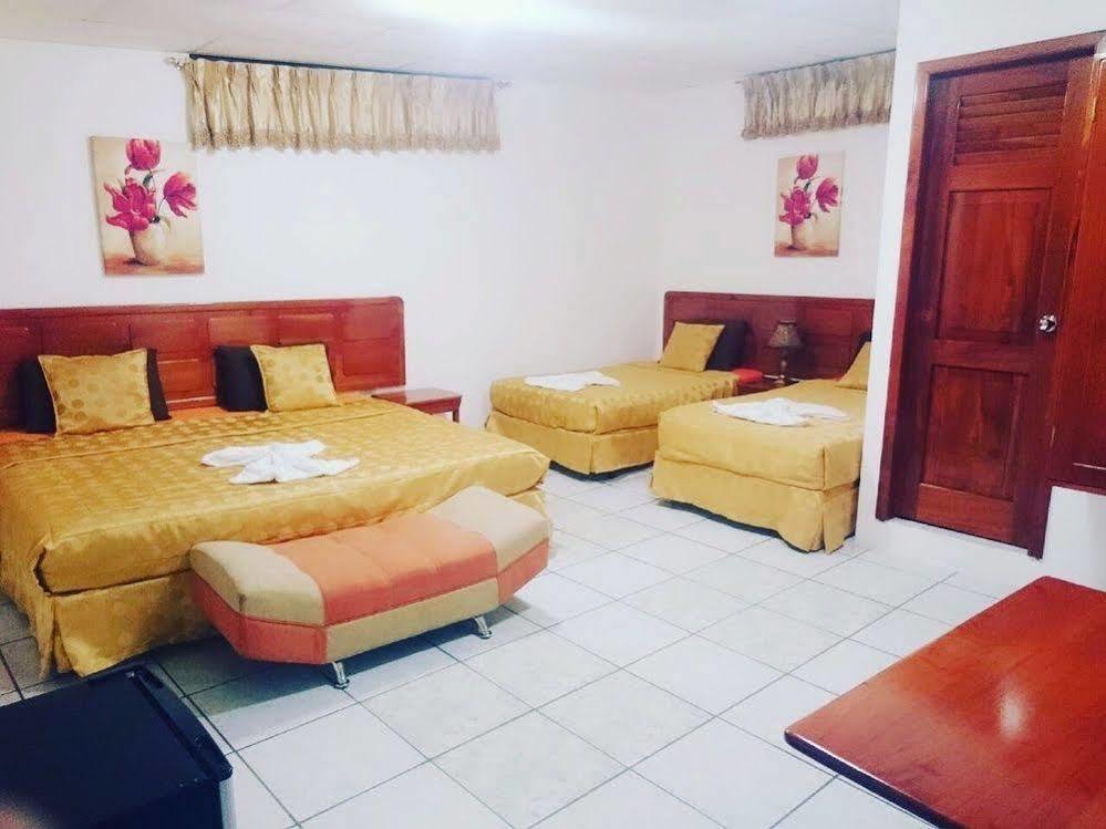 Hotel Dejavu Puerto Ayora  Esterno foto