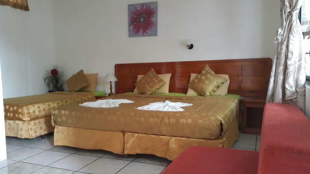 Hotel Dejavu Puerto Ayora  Esterno foto