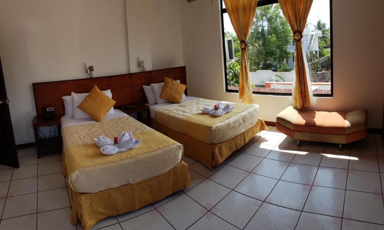 Hotel Dejavu Puerto Ayora  Esterno foto