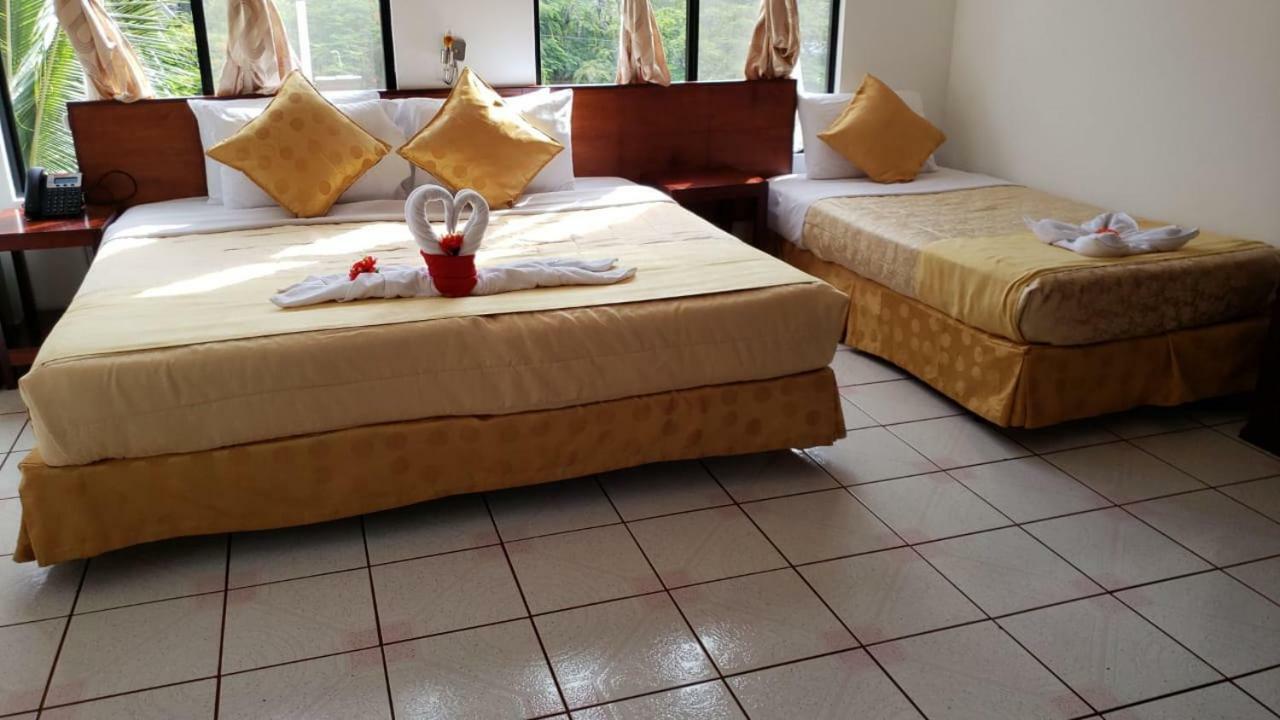 Hotel Dejavu Puerto Ayora  Esterno foto